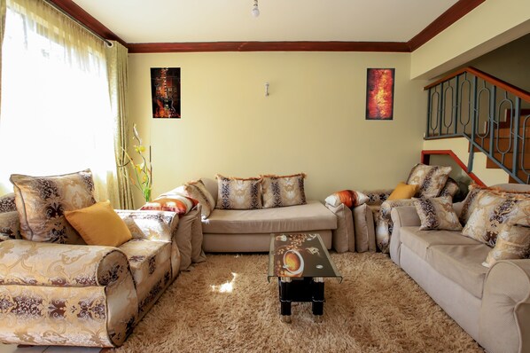 TV - Ravic Home Stay a memorable homely experience set up guided by Godly values. (Nairobi)