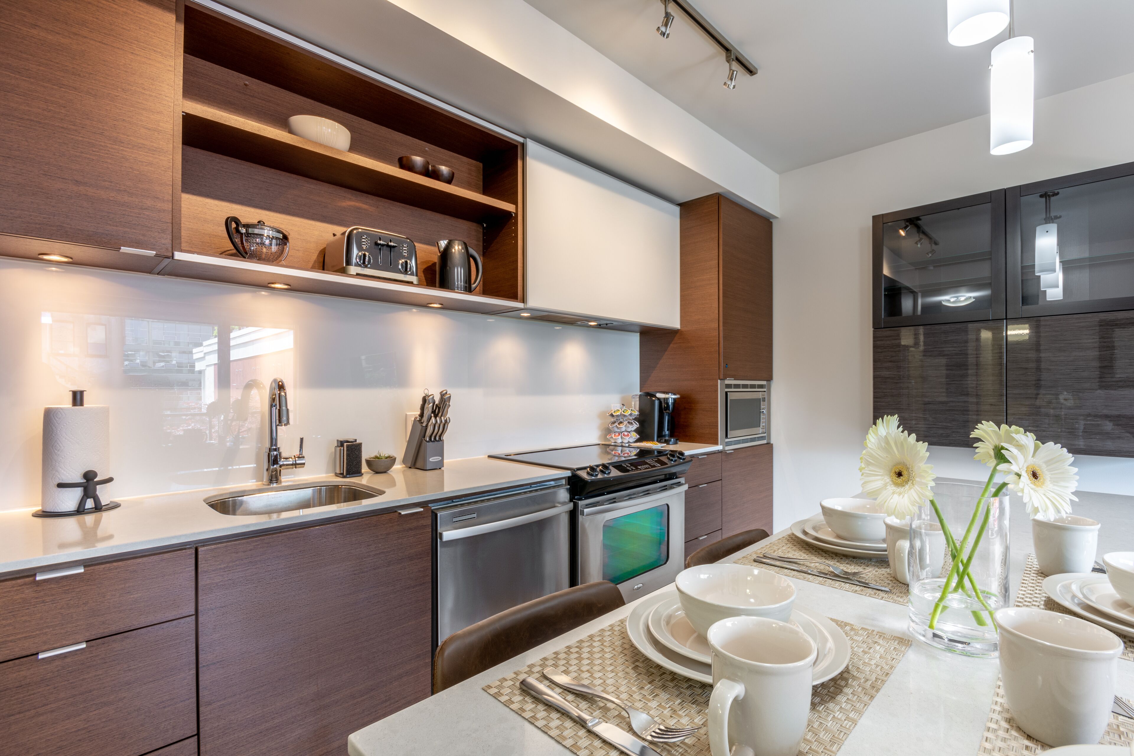 ثلاجة، ميكروويف، فرن، موقد طهي مسطح