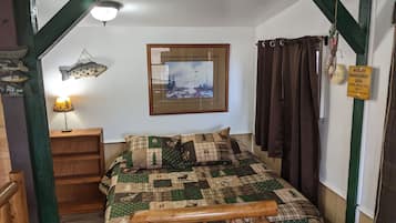 1 bedroom, desk, free WiFi, bed sheets