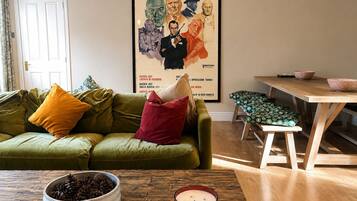 Smart TV, fireplace, DVD player, books