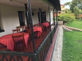 Café da manhã completo grátis todos os dias