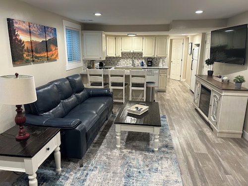 Salt Lake City Cottonwood Heights Apt. 3 bed 1 Bath Great Ski Spot Sleeps 6