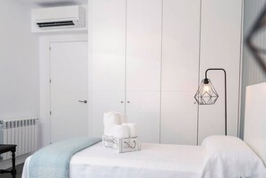 3 quartos, escrivaninha, quartos à prova de som