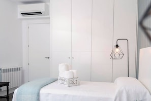 3 quartos, escrivaninha, quartos à prova de som
