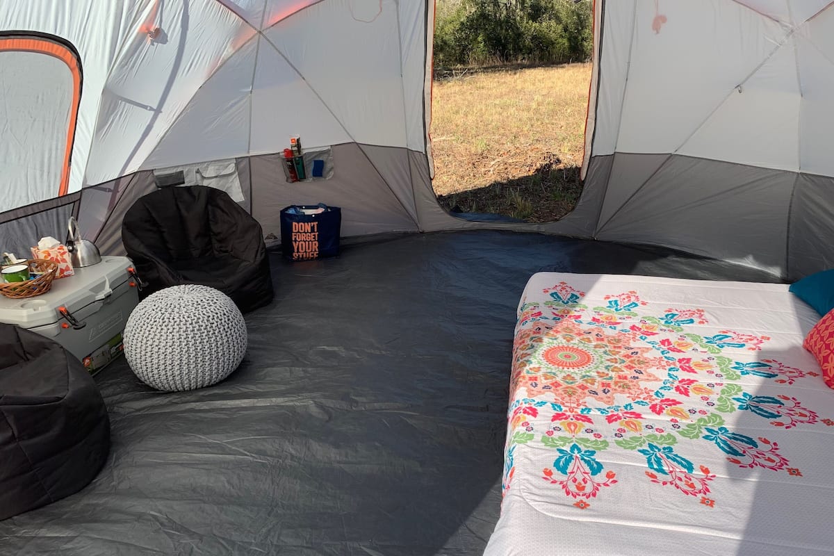 Tent, 1 queensize bed | Details aan de binnenkant