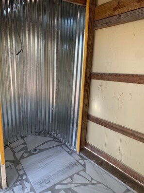 Deluxe Tent, 1 King Bed | Bathroom shower