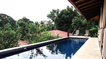 Hồ bơi ngoài trời