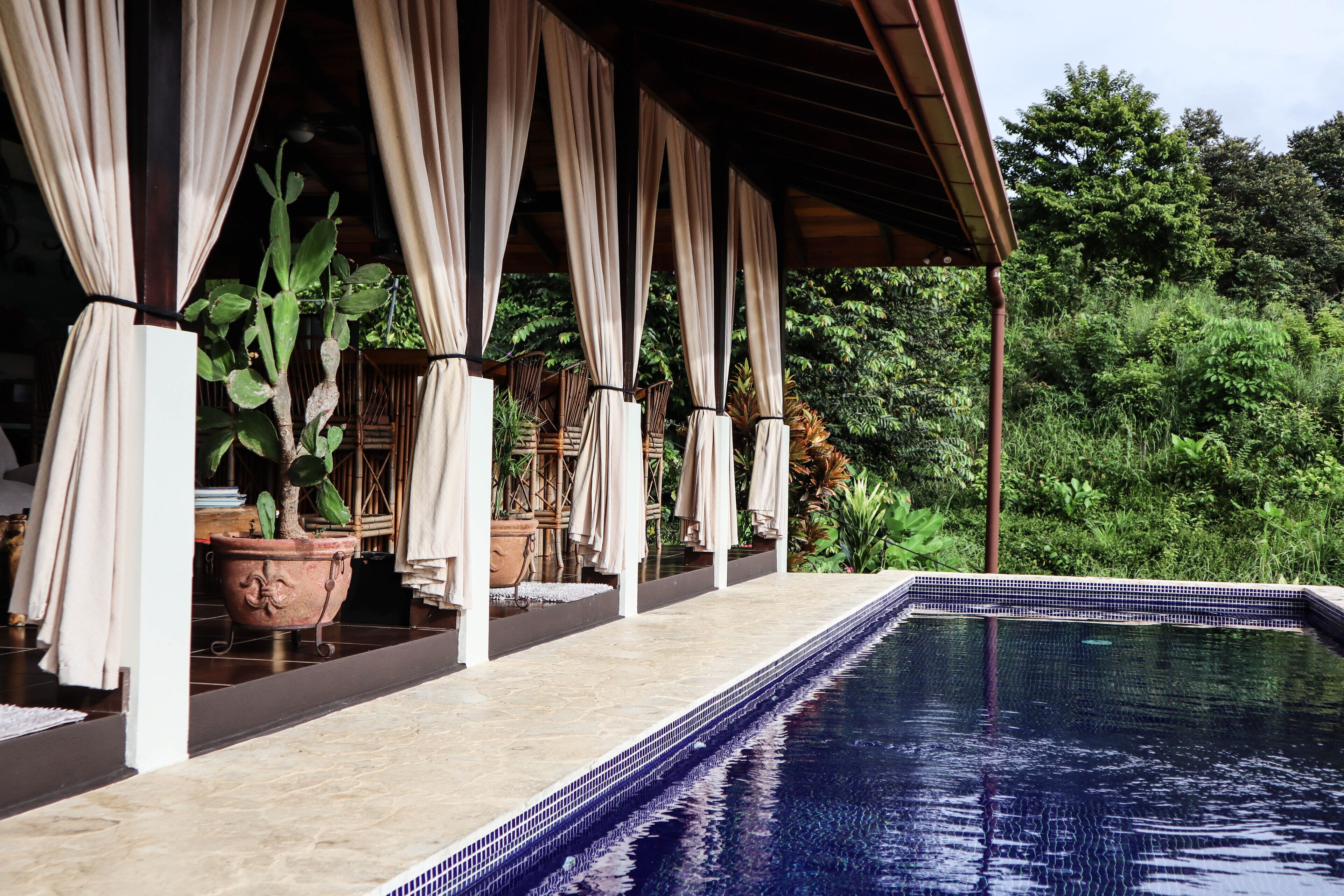 Kolam renang outdoor