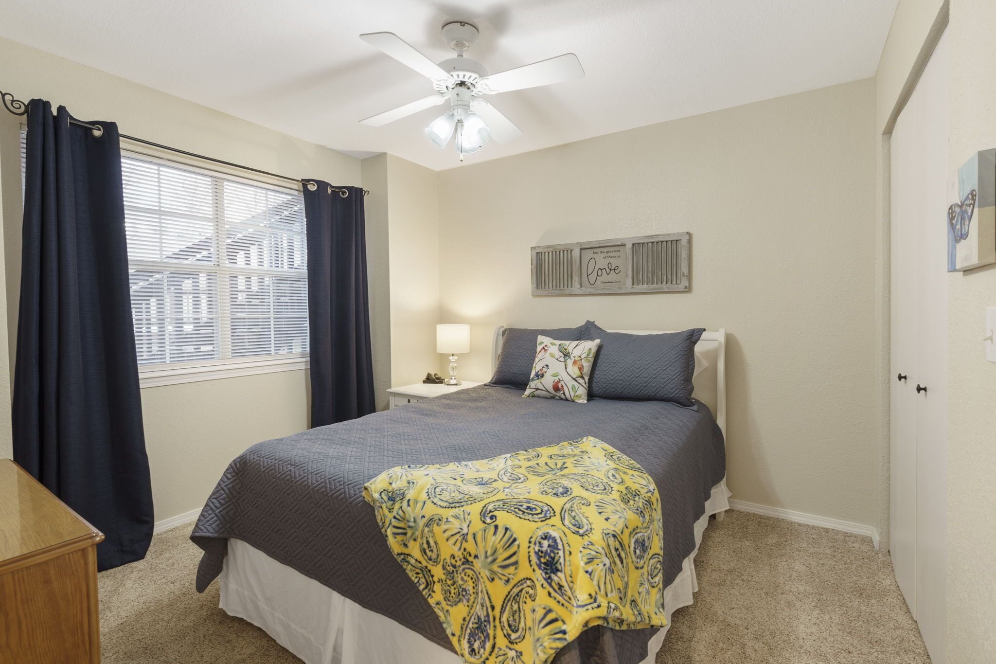 2 soverom, strykejern/-brett, reiseseng for barn og wi-fi (inkludert)