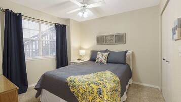 2 soverom, strykejern/-brett, reiseseng for barn og wi-fi (inkludert)