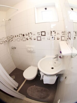 Douche, serviettes fournies