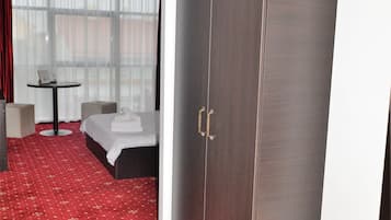 Kamar Double Deluks | Area keluarga | Televisi LED 32-inci dengan saluran TV kabel, TV, dan lantai berpemanas