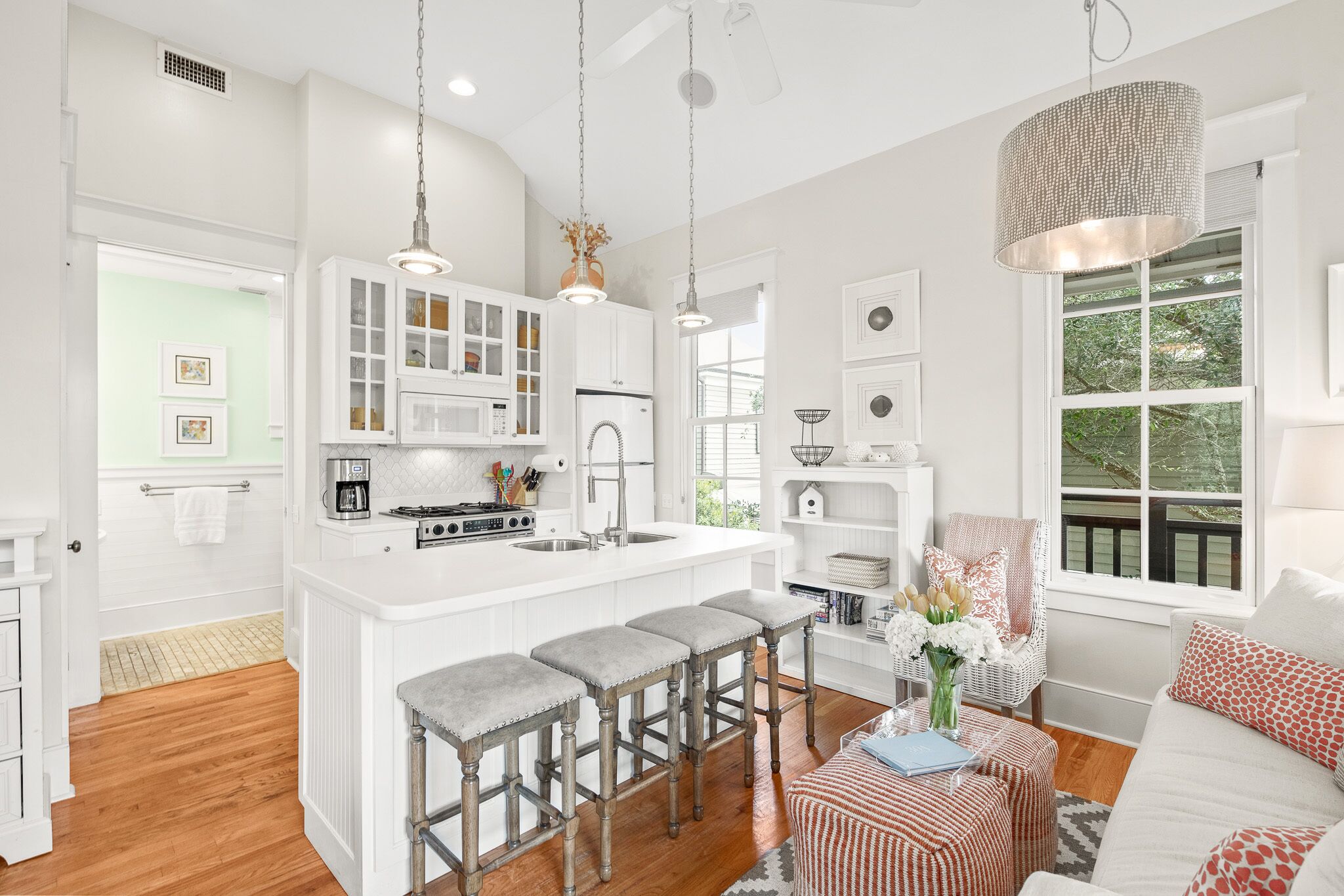 2 Min to Beach, Heated Pool + Rosemary Town Square! Carriage House South of 30A