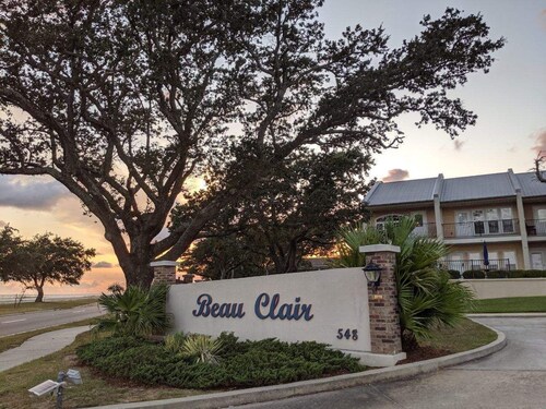 2 Bedroom 2 1/2 bath townhome on the beach!