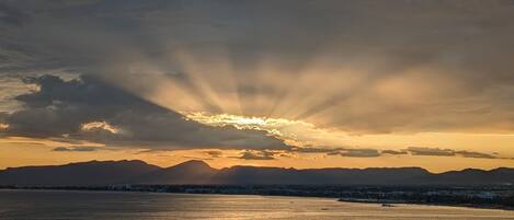 En la playa y toallas de playa