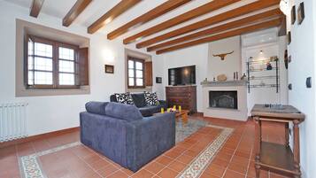 TV, caminetto, lettore DVD