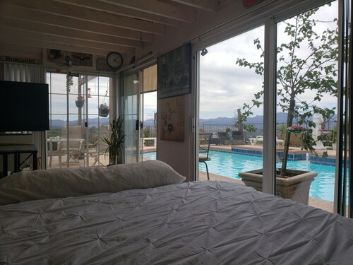 Upea City View w / lämmitetty uima-allas ja poreallas