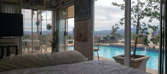 Spectaculair stadszicht met verwarmd zwembad en jacuzzi