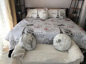 2 bedrooms, iron/ironing board, WiFi, bed sheets