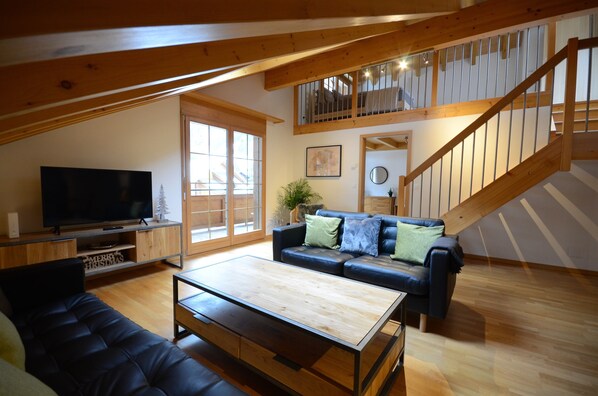 Smart TV, Netflix, books, streaming services