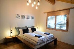 3 bedrooms, iron/ironing board, free WiFi, bed sheets