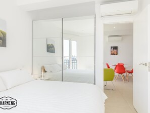 2 bedrooms, iron/ironing board, Internet, bed sheets