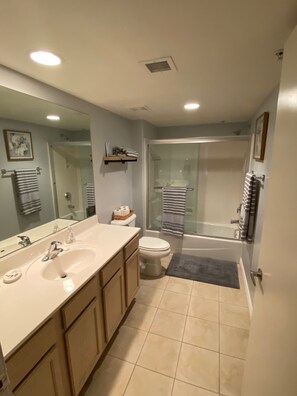 Combined shower/bathtub, hair dryer, towels, soap