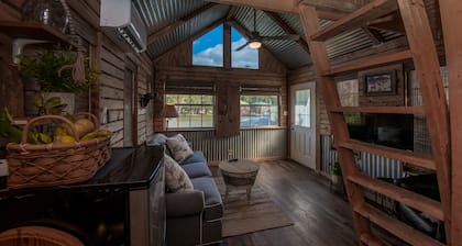Bass-kin on the RIver-Tiny House in F'hope-Waterfront-Kayaks-38min to Gulf