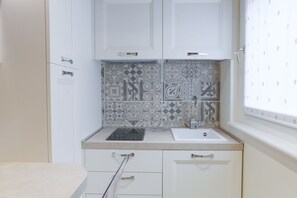 Fridge, microwave, stovetop, coffee/tea maker