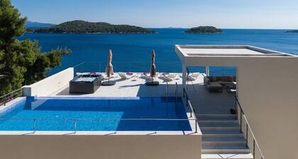 Villa Desire - Three Bedroom Villa with Pool and Sea View