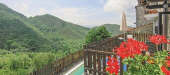 Superbe maison à Montefegatesi avec.