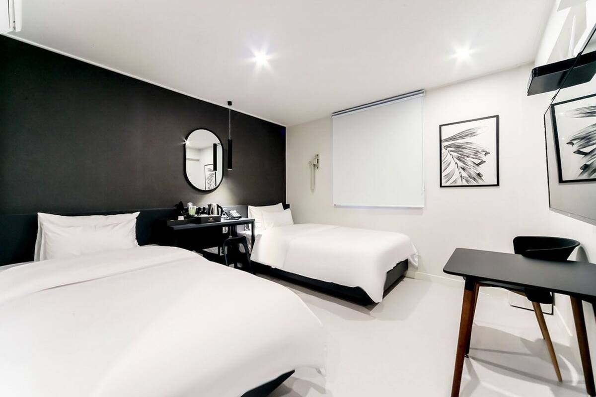 Twin Room | Down duvets, free WiFi, bed sheets