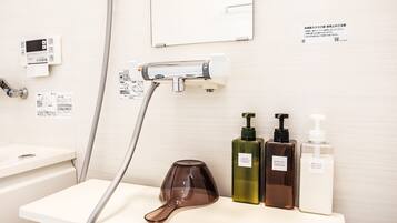 Separate tub and shower, free toiletries, hair dryer, bidet