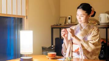 Desk, laptop workspace, iron/ironing board, free WiFi