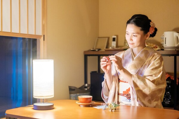 办公桌、笔记本电脑工作区、熨斗/熨板、免费 WiFi