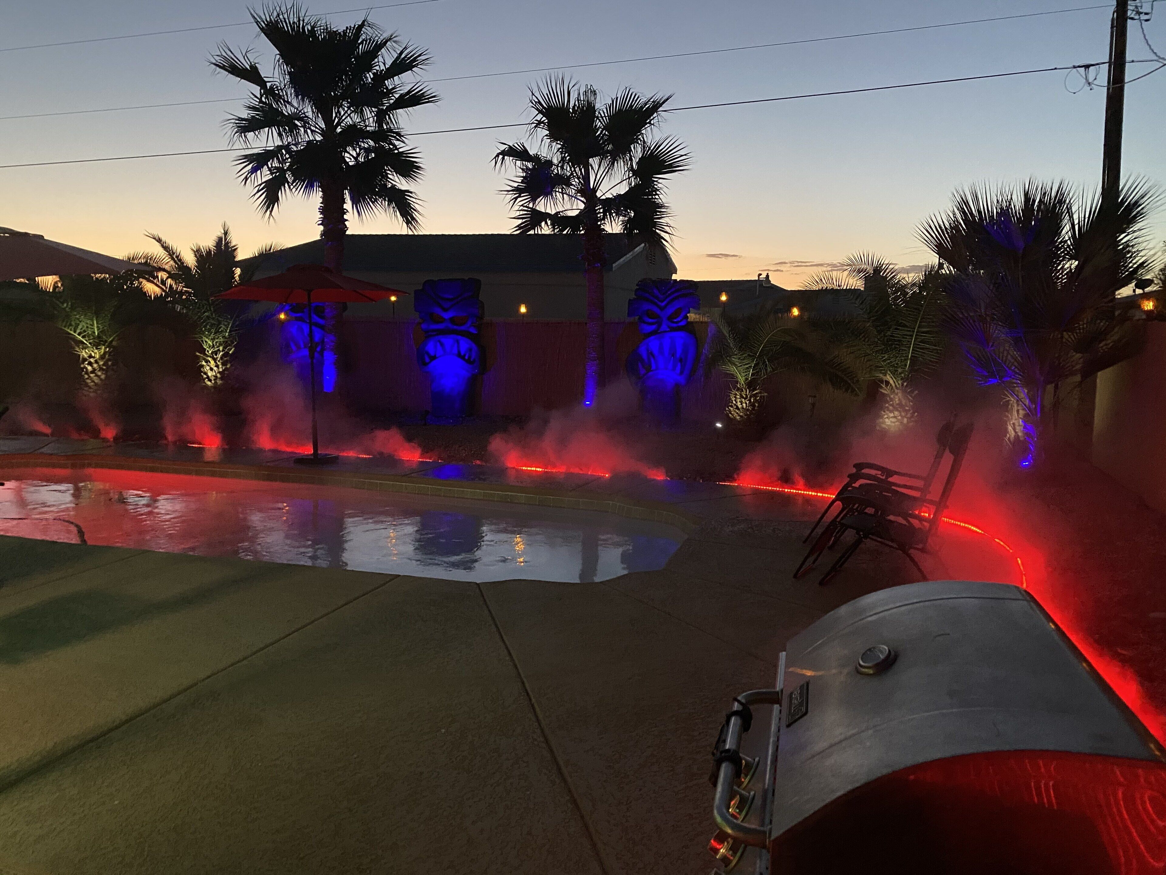 South Side  Tropical Desert Paradise -Pet Friendly / Salt Water Swimming Pool