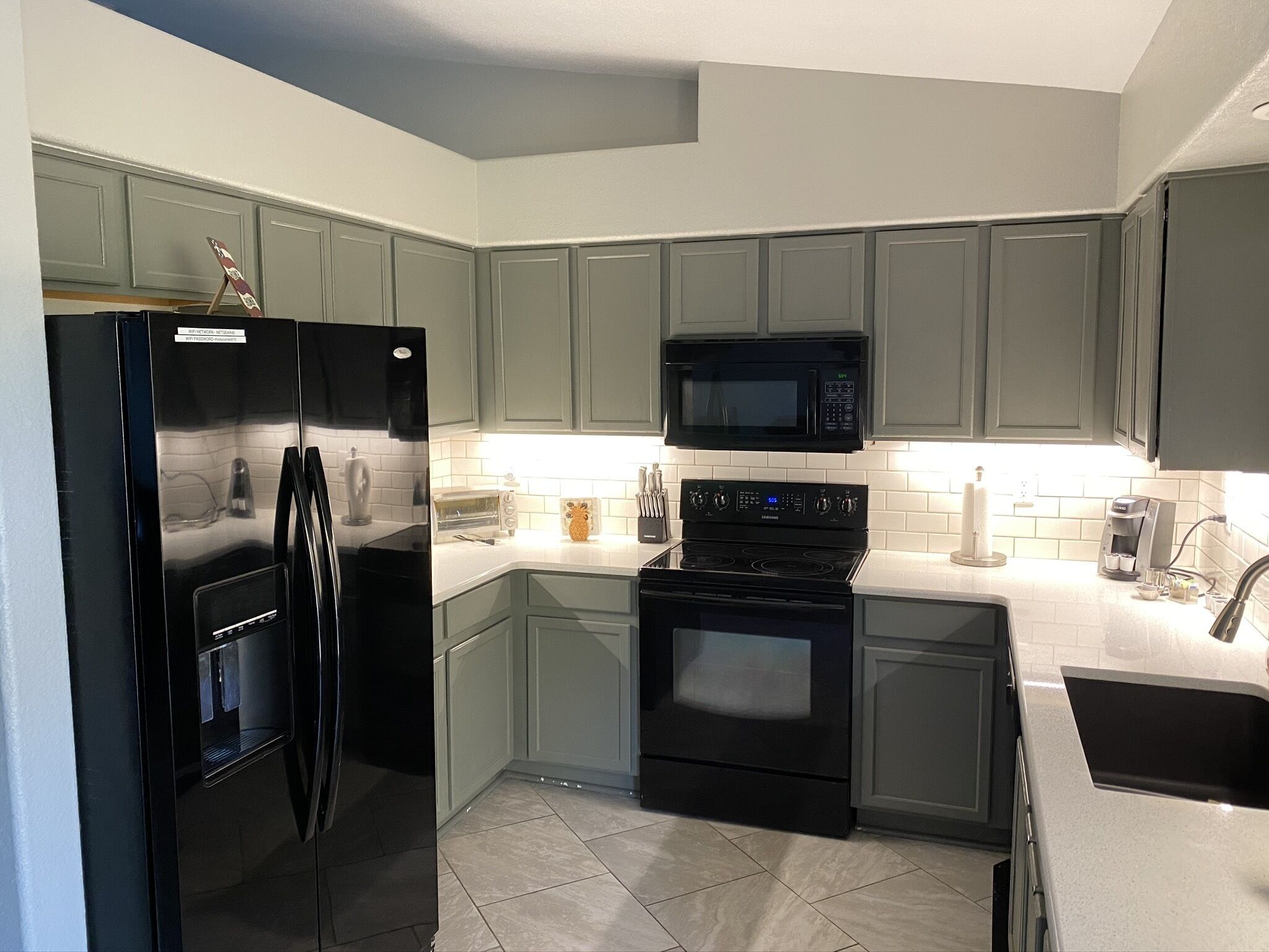 South Side  Tropical Desert Paradise -Pet Friendly / Salt Water Swimming Pool