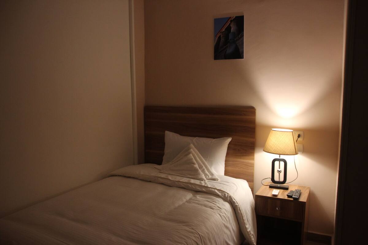 Habitación individual Deluxe | Sábanas de algodón egipcio y ropa de cama de alta calidad