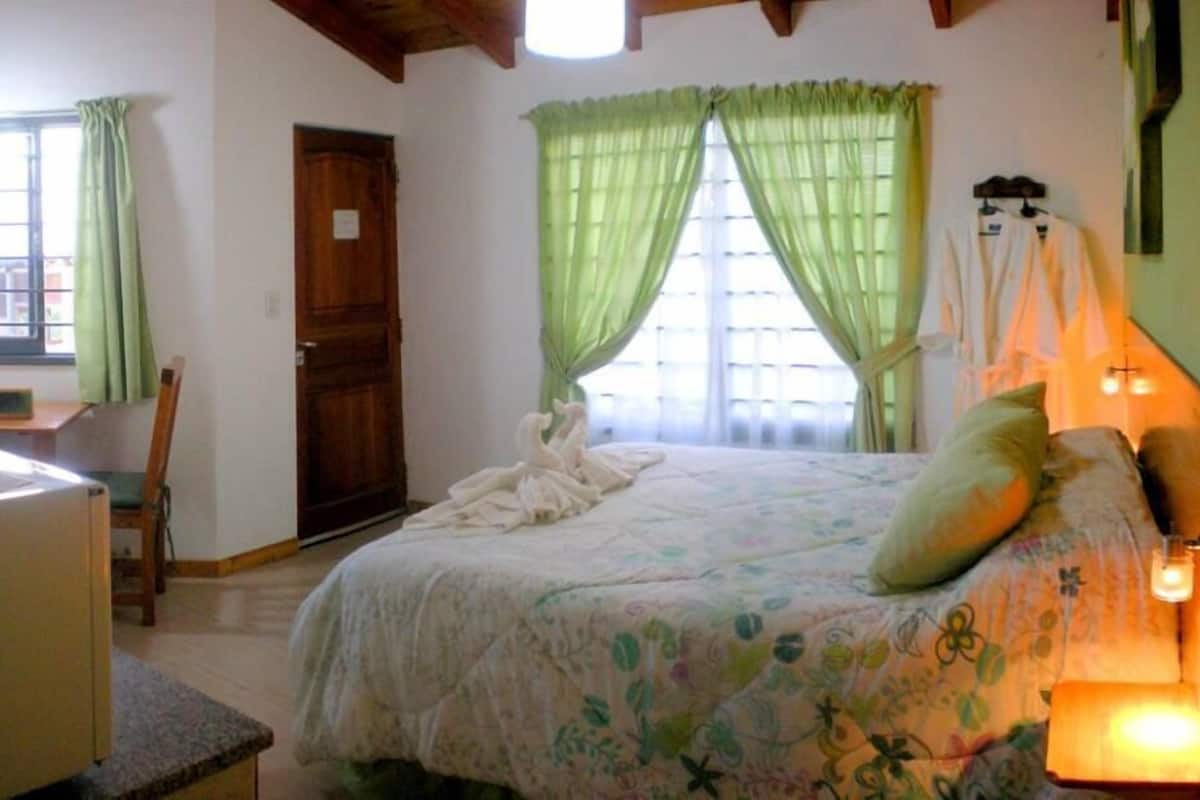 Cabin (Eclipse) | 1 bedroom, in-room safe, blackout drapes, iron/ironing board