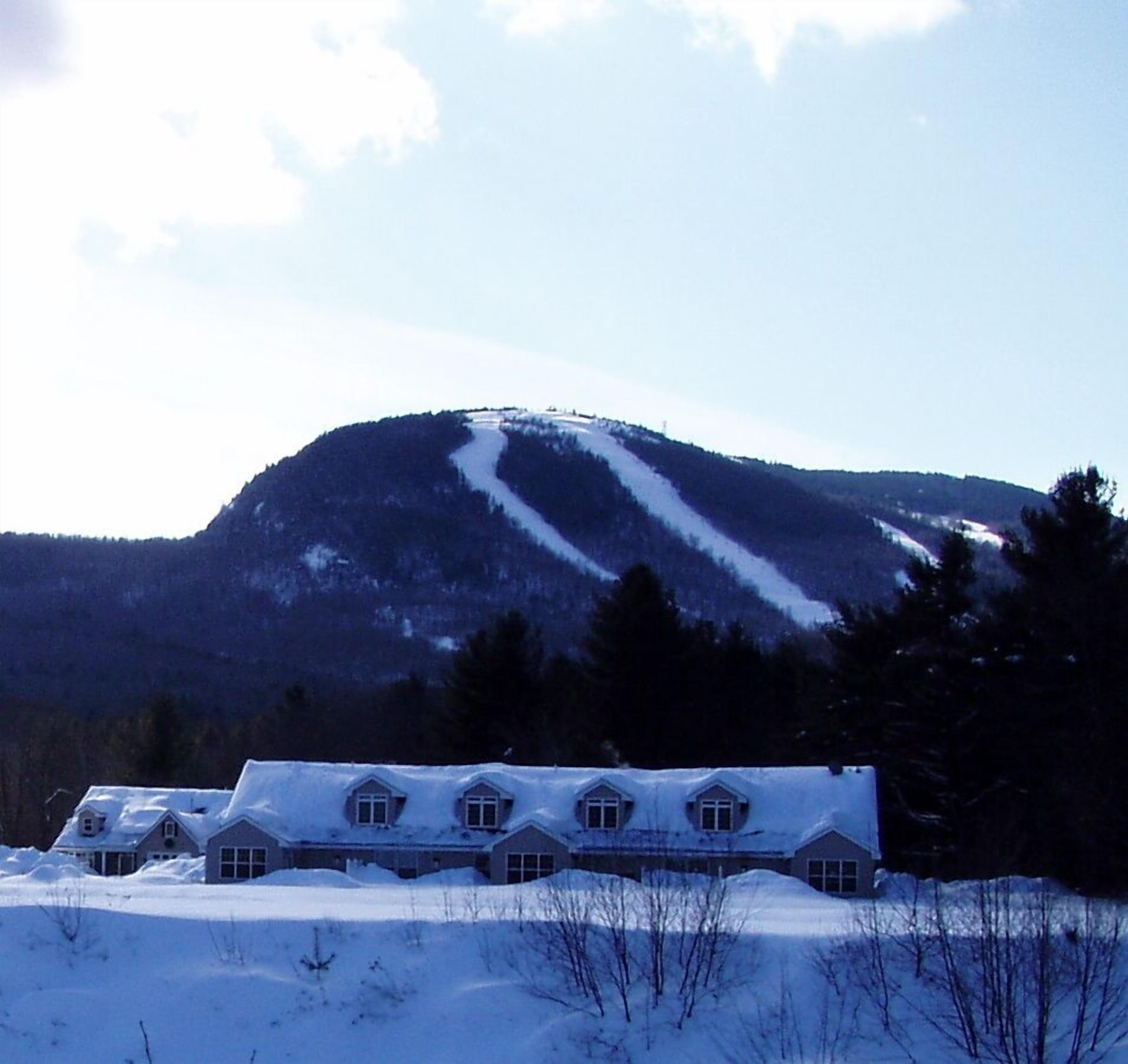 Ideal location less than 2 mins away, very clean, relax and recharge!