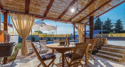 Amazing home in Oklaj with WiFi