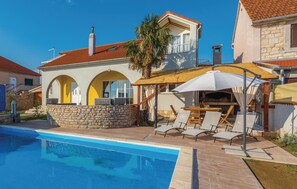 Pool - Amazing home in Oklaj with WiFi (Oklaj)