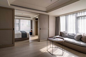 低過敏寢具、羽絨被、記憶床墊、客房內保險箱