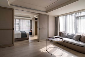 Hypo-allergenic bedding, down comforters, memory foam beds, in-room safe - Hanns House (Taipei)