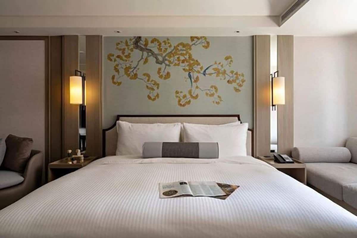 1 bedroom, hypo-allergenic bedding, down duvets, memory-foam beds