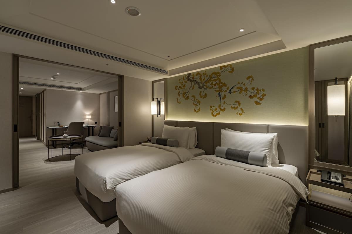 1 bedroom, hypo-allergenic bedding, down duvets, memory-foam beds