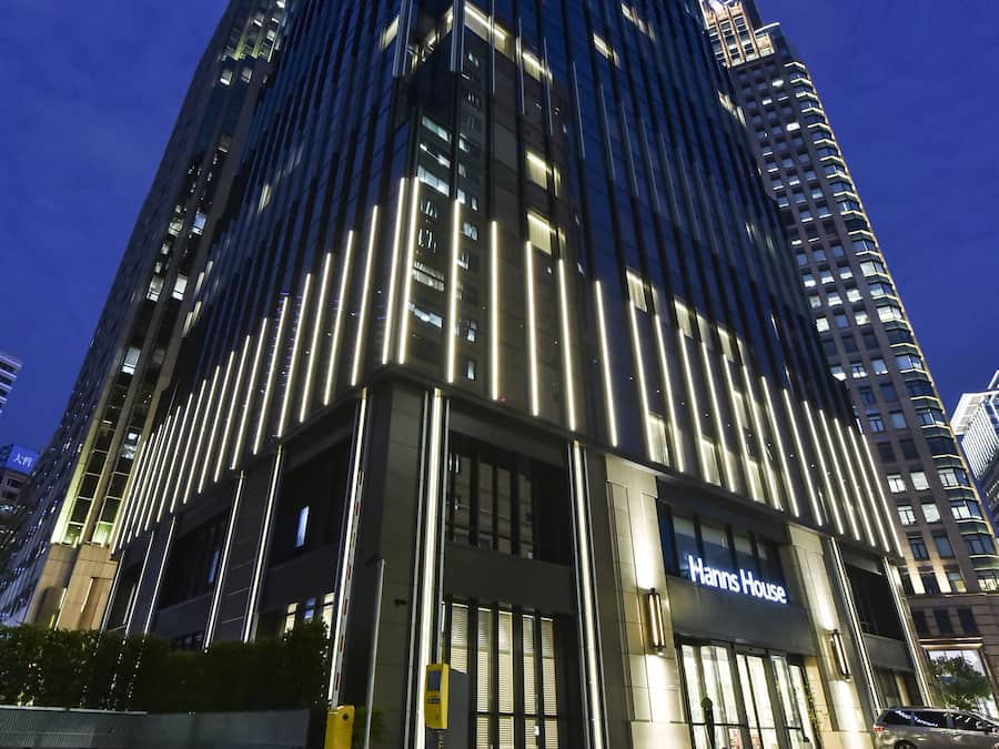 Fassade der Unterkunft – Abend/Nacht