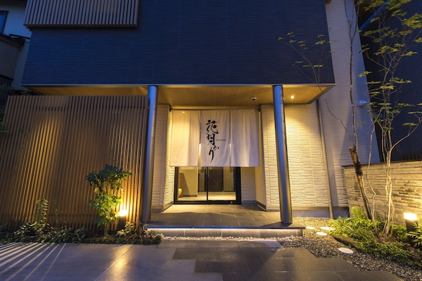 Fachada del alojamiento - Noche