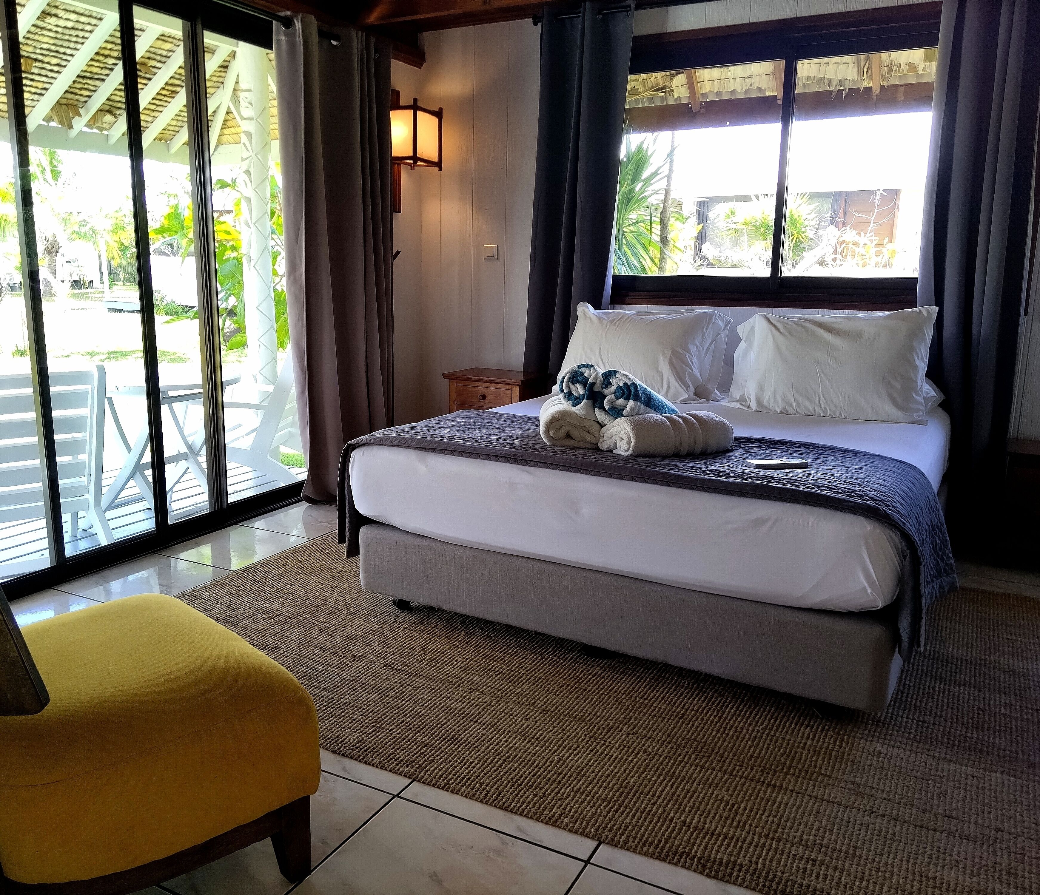 family room | 1 bedroom, in-room safe, free wifi, bed sheets