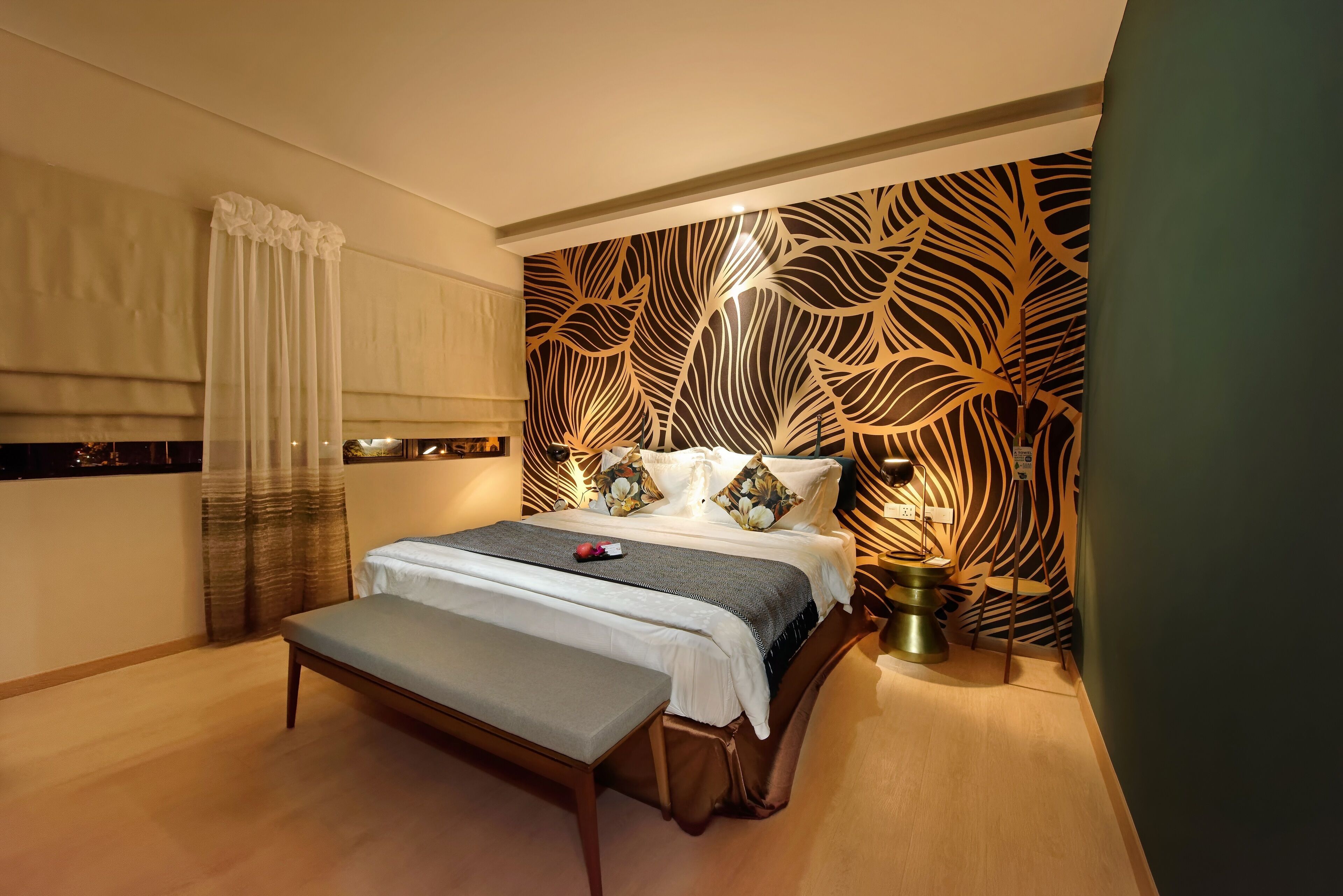 Juniorrum | Minibar, värdeförvaringsskåp på rummet och mörkläggningsgardiner